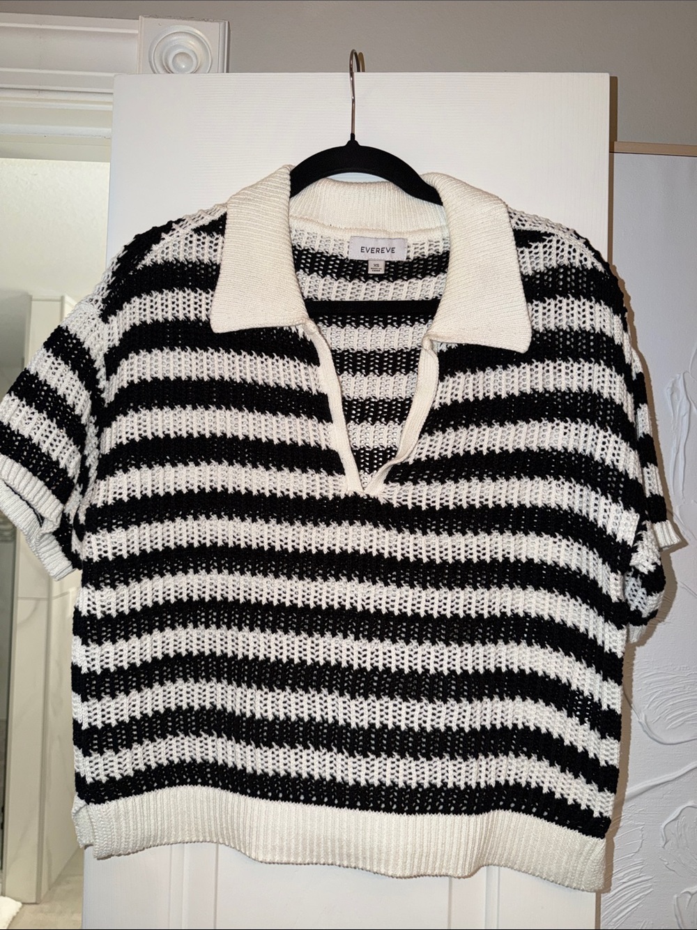 Evereve Black and White Striped V-Neck Knit Polo Sweater NWOT Size XS